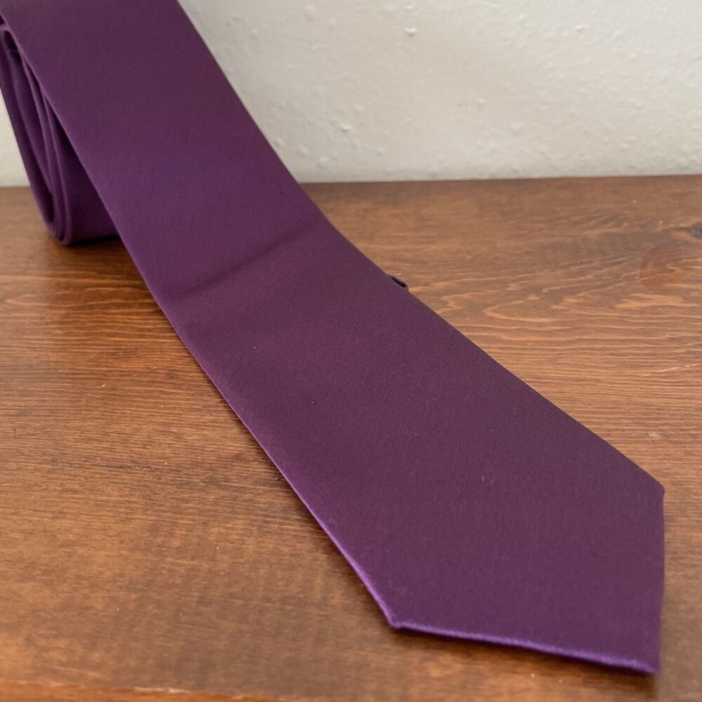IMANI UOMO Men’s Necktie Hand Made Silk Tie Plum Purple Solid Metal‎ Logo
